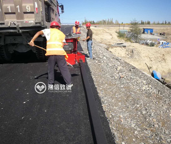 瀝青路緣石滑膜機,現澆路沿石成型機